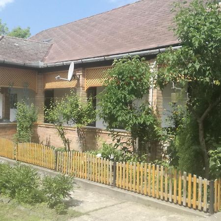 Henrietta Vendeghaz Appartement Domoszlo Buitenkant foto