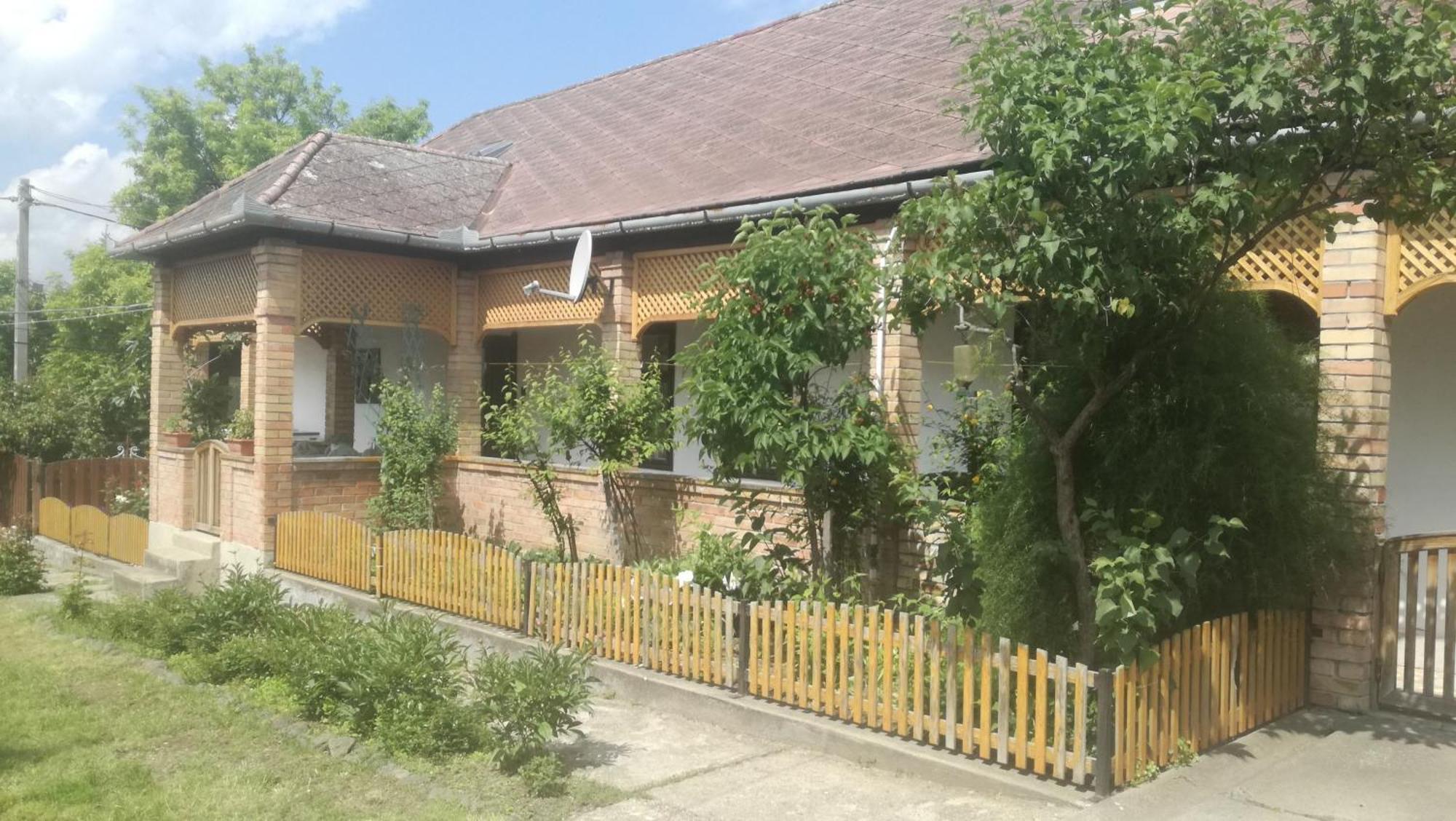 Henrietta Vendeghaz Appartement Domoszlo Buitenkant foto
